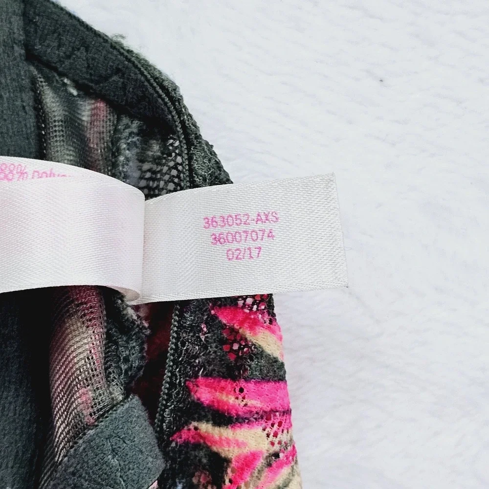 Victoria's Secret Pink Bra Push Up Lace Bra Pullover‎ Wire Support Small